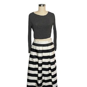 Heart Hips _Black and White Striped Crop Top_S